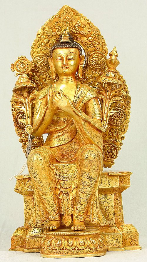 Maitrey Buddha in sitzender Position.