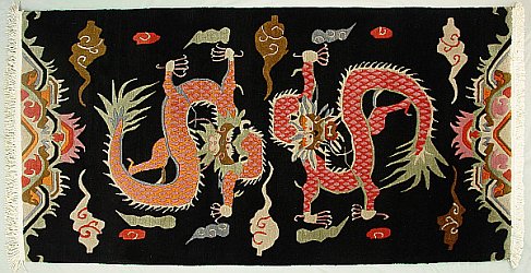 Traditioneller Tibet Teppich mit Drachen Design.