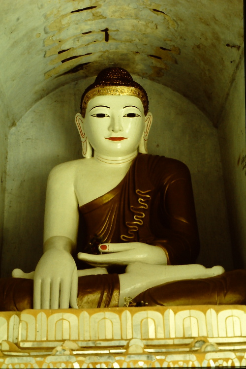 mandalay-buddha-sitting