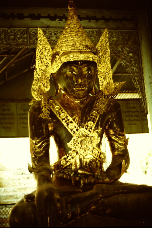 mandalay-statue-gold-and dark