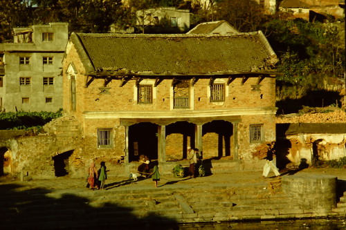 dilapidating-houses-vishnumati-river