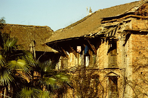 dilapidating-old-houses