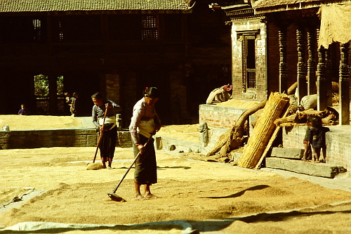 bhaktapur-street-scene