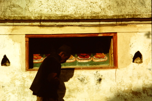 praying-bodnath-stupa