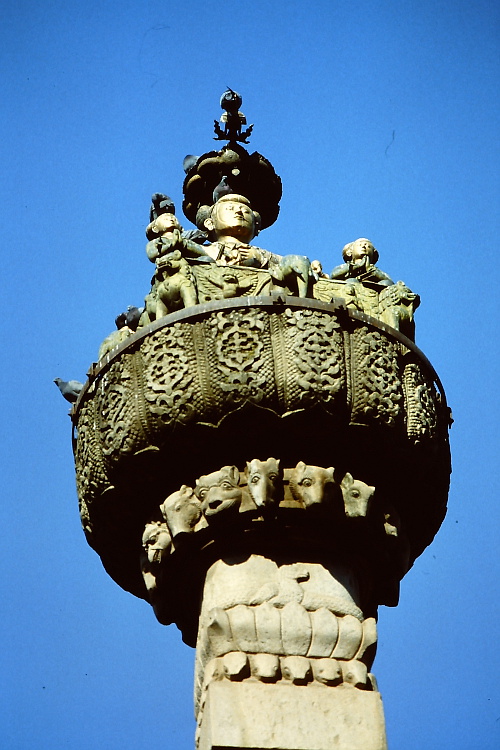 king-yoganarendra-malla-statue