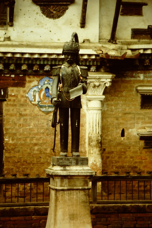 statue-durbar-square-patan