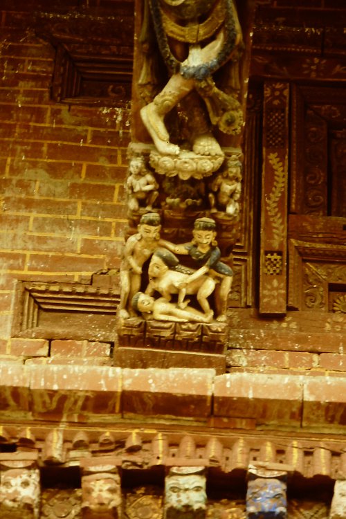 wood-carving-nepal10