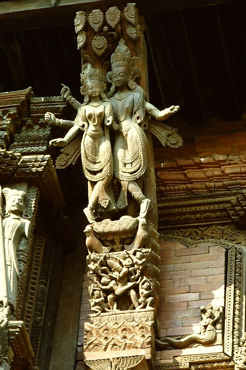 wood-carving-nepal4