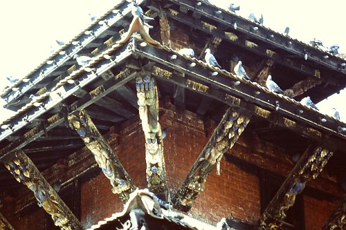 wood-carving-nepal7