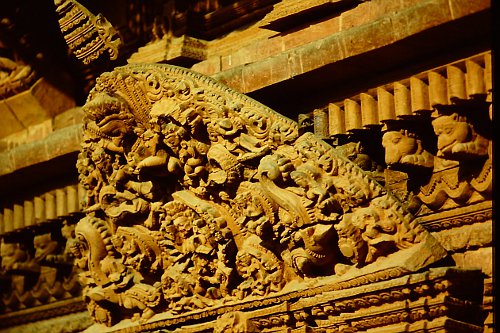 wood-carving-nepal9